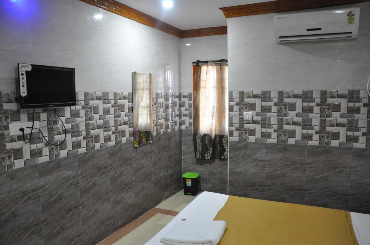 C M Hotel Dharmapuri Exterior photo