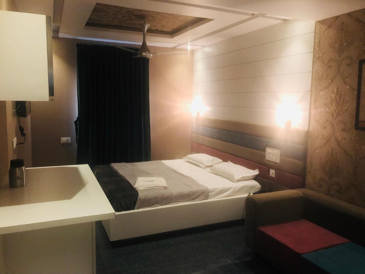 C M Hotel Dharmapuri Exterior photo
